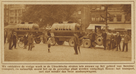 871259 Afbeelding van een benzinetransportwagen van oliemaatschappij Shell, met twee aanhangers op het Vredenburg te Utrecht.